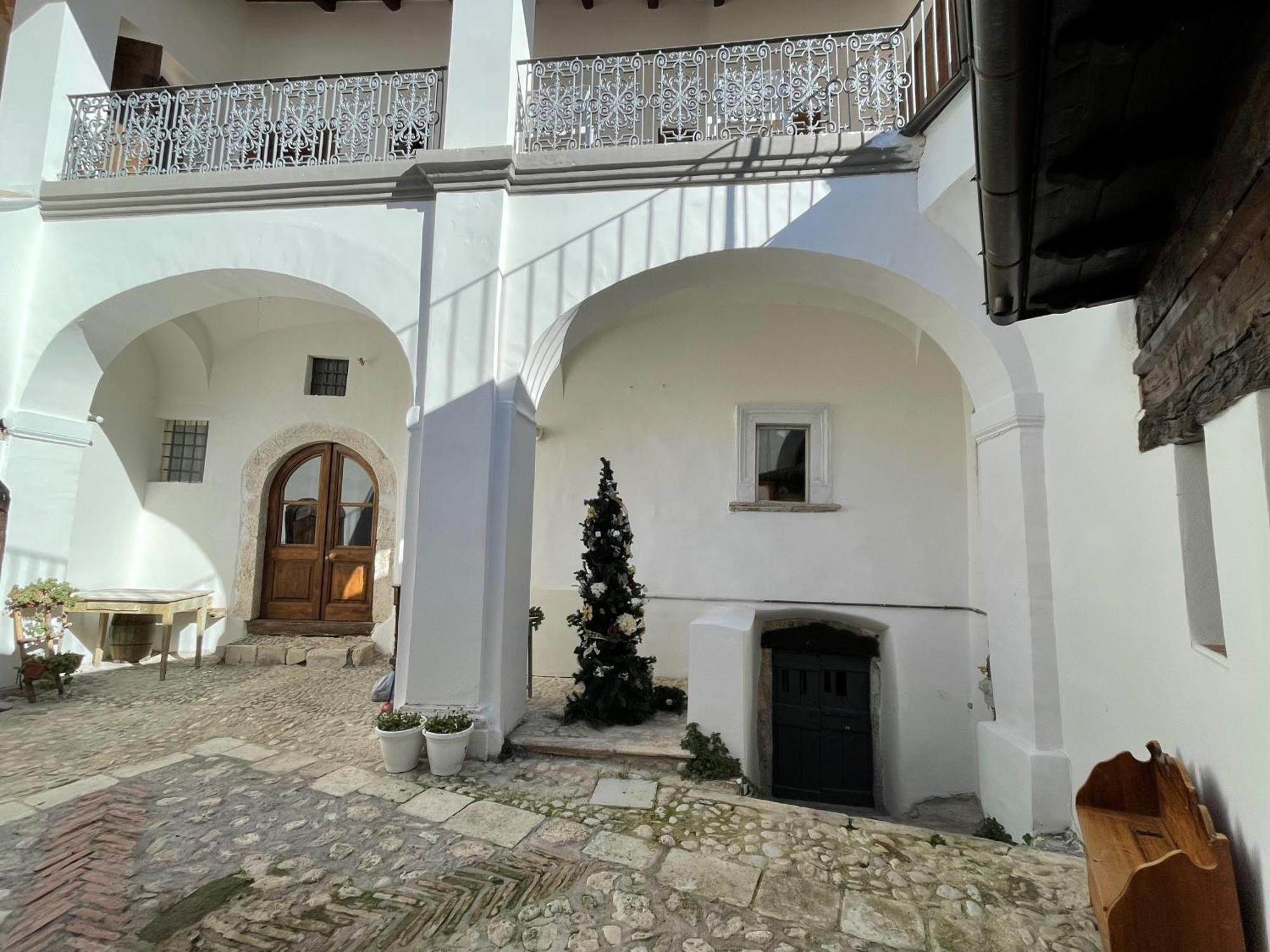 Piazzetta Del Forno Appartamento Assergi Exteriör bild