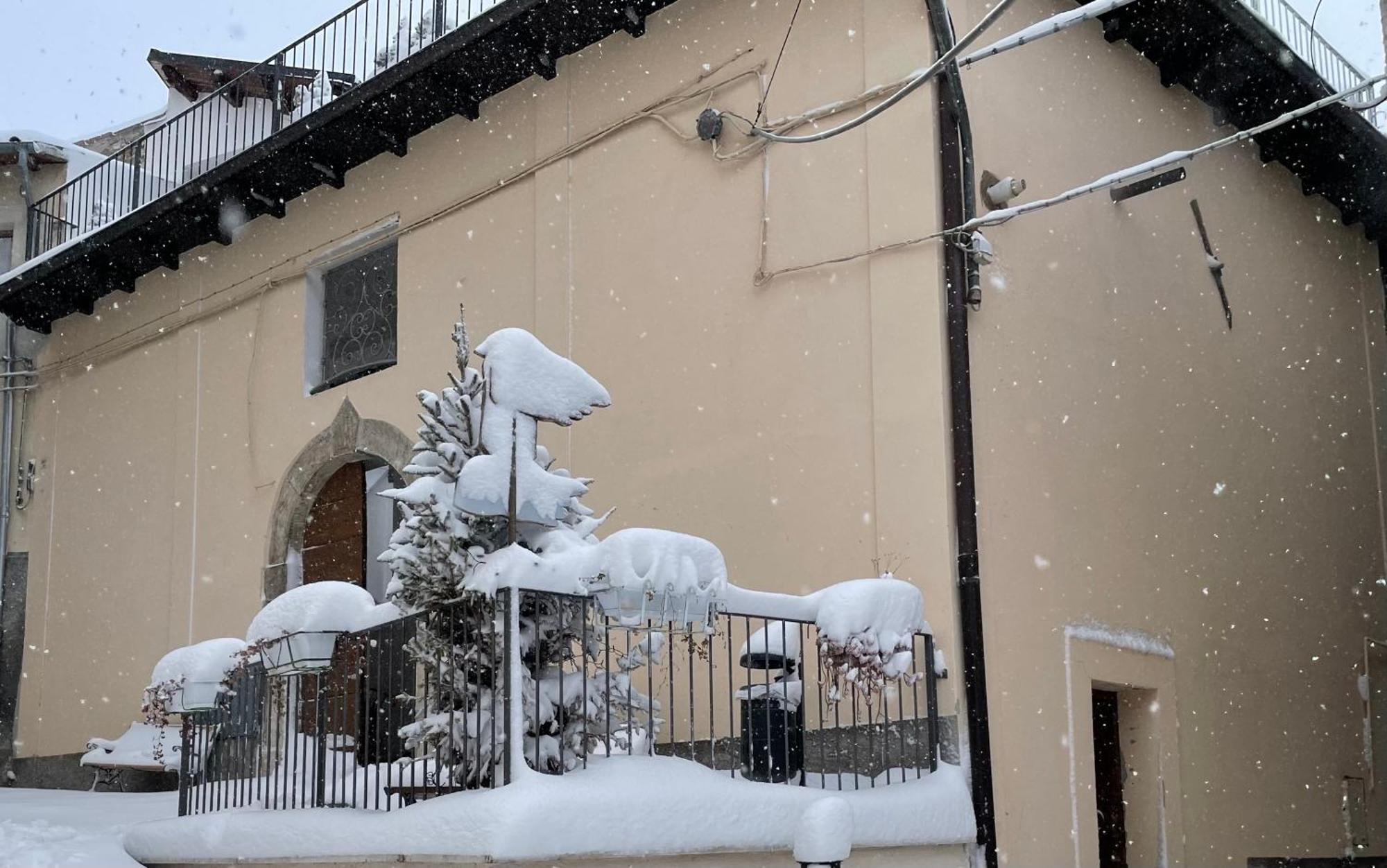 Piazzetta Del Forno Appartamento Assergi Exteriör bild